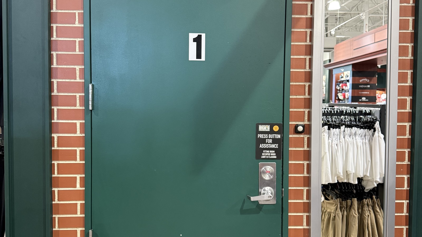 FittingRoomSecurity_ClusterEntrance_landscape