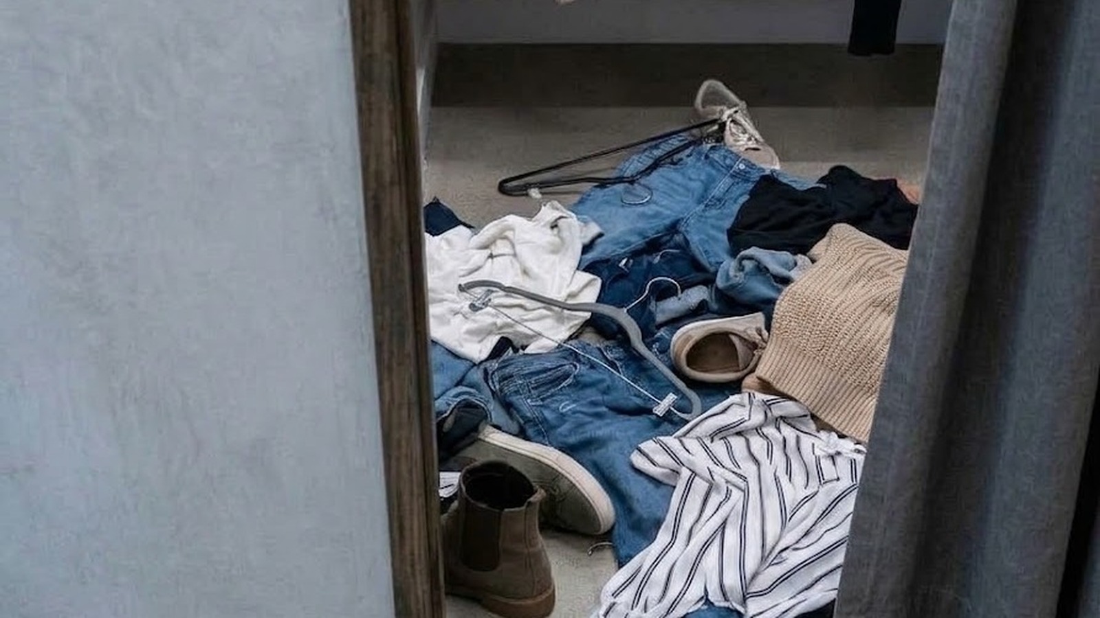 MessyFittingRoom_Body_landscape